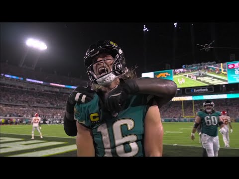 Thumbnail for DUVAL! Lawrence recovers from stumble and SOMEHOW scores in the biggest moment
