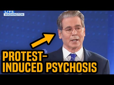 Thumbnail for Trump clown suffers psychotic episode live on stage