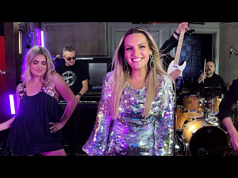 Thumbnail for The ULTIMATE Live Performance of Madonna's 'Holiday' | Sing It Live