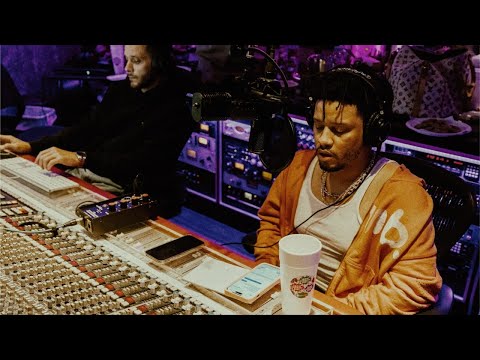 Thumbnail for Veeze - Signed a Napkin (Official Music Video)