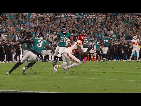 Thumbnail for Mahomes puts up 32-yard heave for Thornton, sets up TD to Kelce